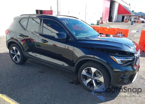 2024 Volvo Xc40 B5 Plus Dark Theme z USA, uszkodzony, nr VIN YV4L12ULXR2326994